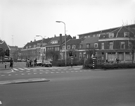 51788 Gezicht op de voorgevels van enkele huizen aan de Herenweg te Utrecht vanaf de Amsterdamsestraatweg.